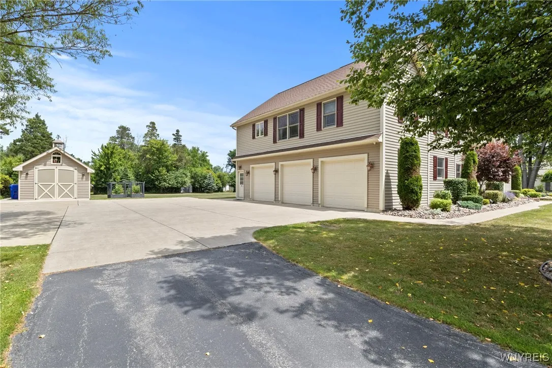 236 Michael Road, West Seneca, New York 14127, West Seneca, New York 14127, 5 Bedrooms Bedrooms, 15 Rooms Rooms,3 BathroomsBathrooms,Residential,For Sale,236 Michael Road, West Seneca, New York 14127,B1627450