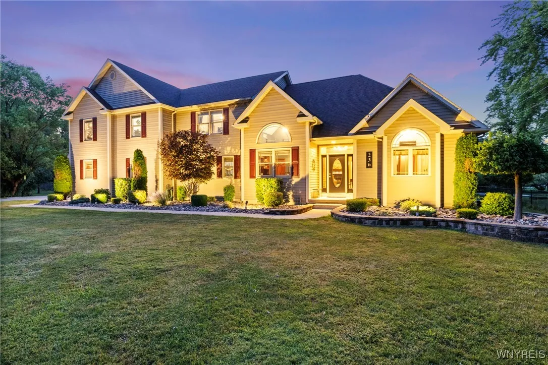 236 Michael Road, West Seneca, New York 14127, West Seneca, New York 14127, 5 Bedrooms Bedrooms, 15 Rooms Rooms,3 BathroomsBathrooms,Residential,For Sale,236 Michael Road, West Seneca, New York 14127,B1627450