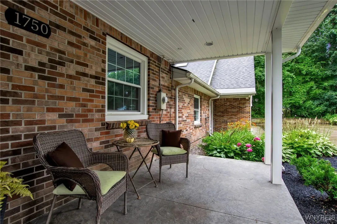 1750 Woodard Road, Elma, New York 14059, Elma, New York 14059, 7 Bedrooms Bedrooms, 22 Rooms Rooms,6 BathroomsBathrooms,Residential,For Sale,1750 Woodard Road, Elma, New York 14059,B1627303