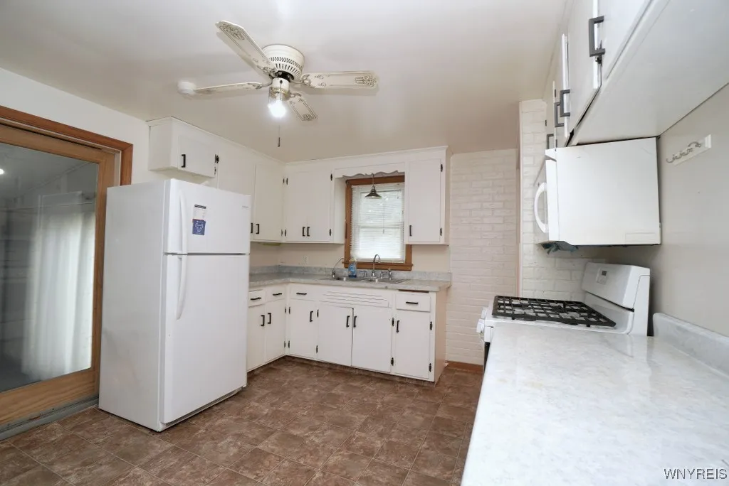 55 Cornell Avenue, Amherst, New York 14226, Amherst, New York 14226, 3 Bedrooms Bedrooms, 6 Rooms Rooms,2 BathroomsBathrooms,Residential Lease,For Rent,55 Cornell Avenue, Amherst, New York 14226,B1626548