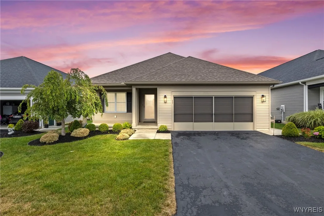 11 Henslow, Lancaster, New York 14086, Lancaster, New York 14086, 2 Bedrooms Bedrooms, 5 Rooms Rooms,2 BathroomsBathrooms,Residential,For Sale,11 Henslow, Lancaster, New York 14086,B1625427