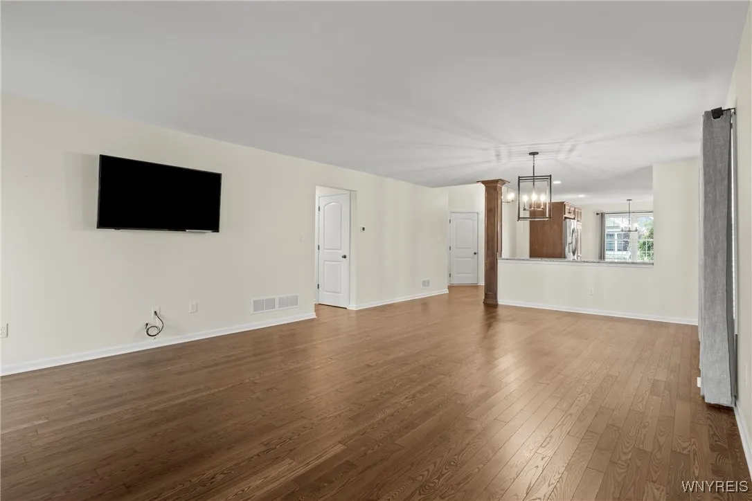 11 Henslow, Lancaster, New York 14086, Lancaster, New York 14086, 2 Bedrooms Bedrooms, 5 Rooms Rooms,2 BathroomsBathrooms,Residential,For Sale,11 Henslow, Lancaster, New York 14086,B1625427