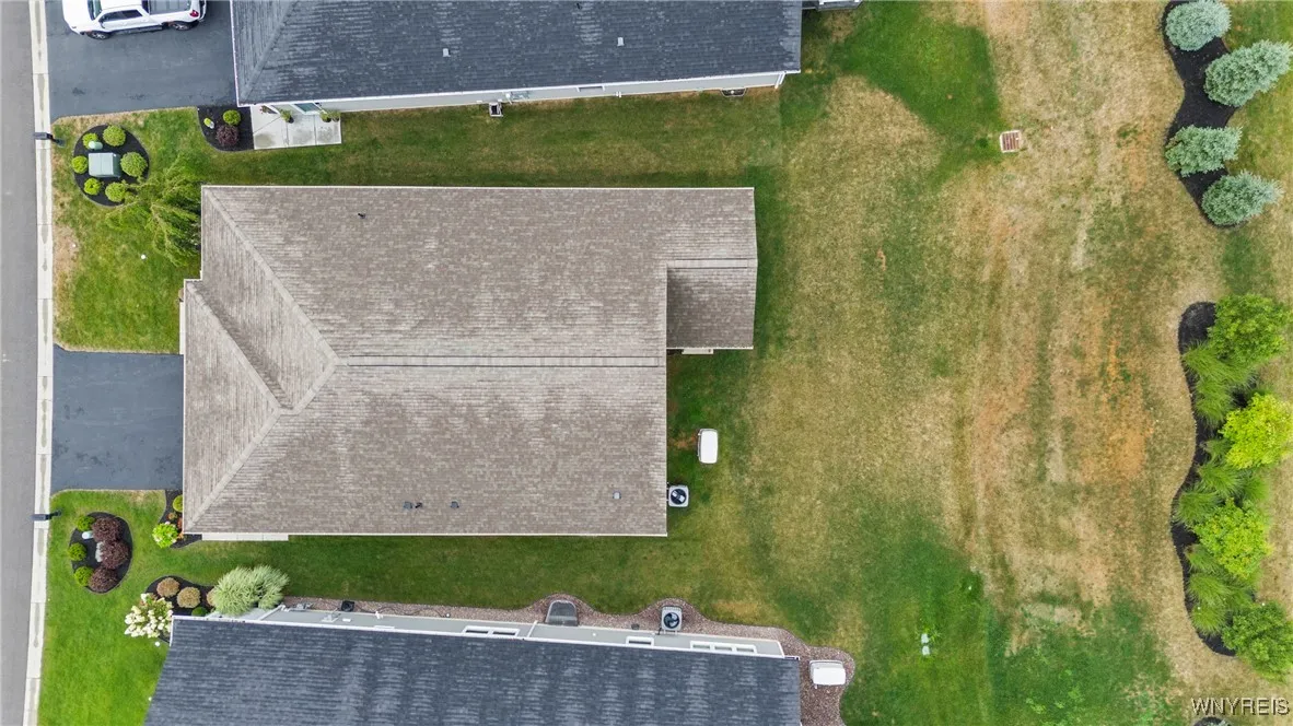11 Henslow, Lancaster, New York 14086, Lancaster, New York 14086, 2 Bedrooms Bedrooms, 5 Rooms Rooms,2 BathroomsBathrooms,Residential,For Sale,11 Henslow, Lancaster, New York 14086,B1625427