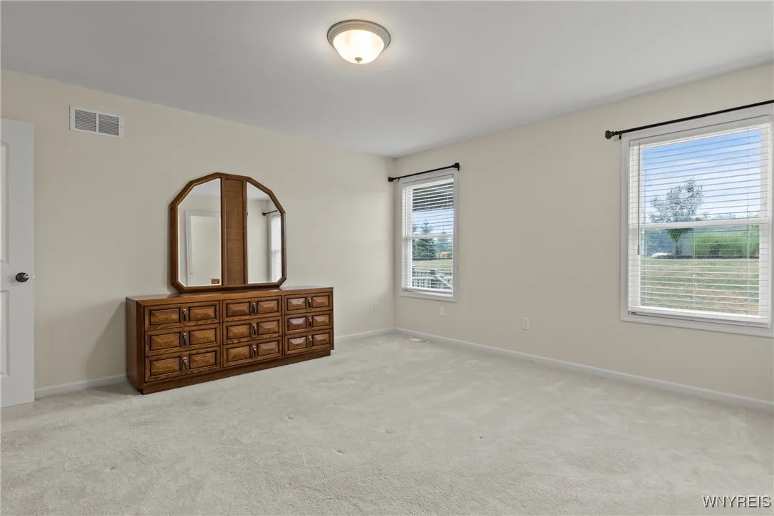 11 Henslow, Lancaster, New York 14086, Lancaster, New York 14086, 2 Bedrooms Bedrooms, 5 Rooms Rooms,2 BathroomsBathrooms,Residential,For Sale,11 Henslow, Lancaster, New York 14086,B1625427