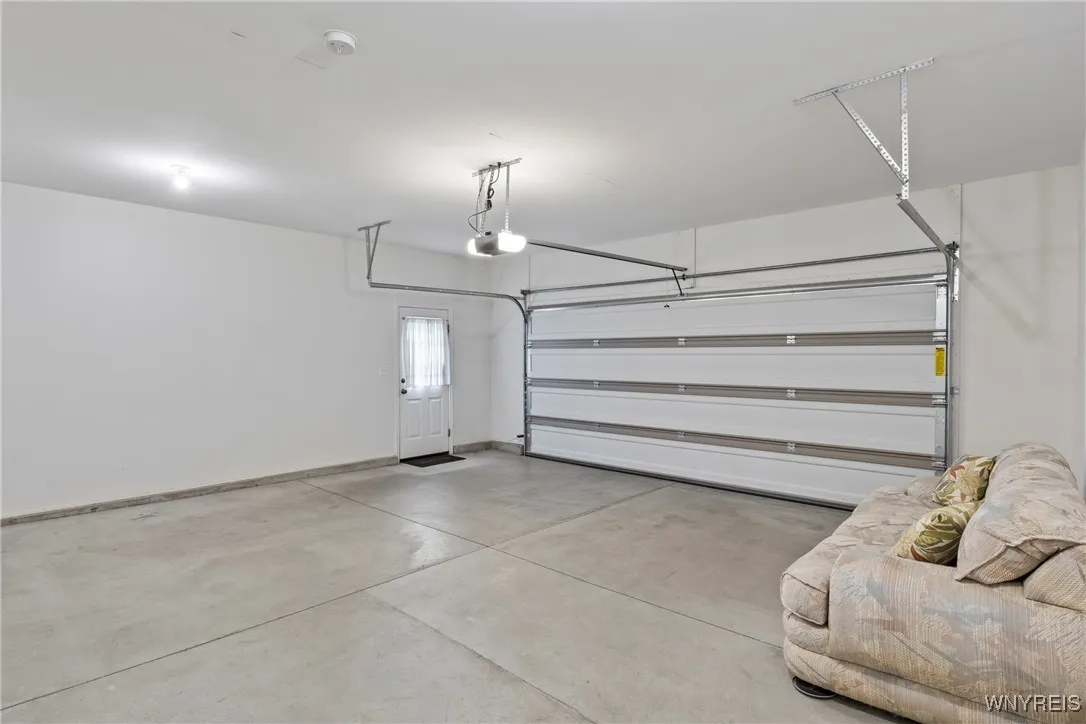 11 Henslow, Lancaster, New York 14086, Lancaster, New York 14086, 2 Bedrooms Bedrooms, 5 Rooms Rooms,2 BathroomsBathrooms,Residential,For Sale,11 Henslow, Lancaster, New York 14086,B1625427