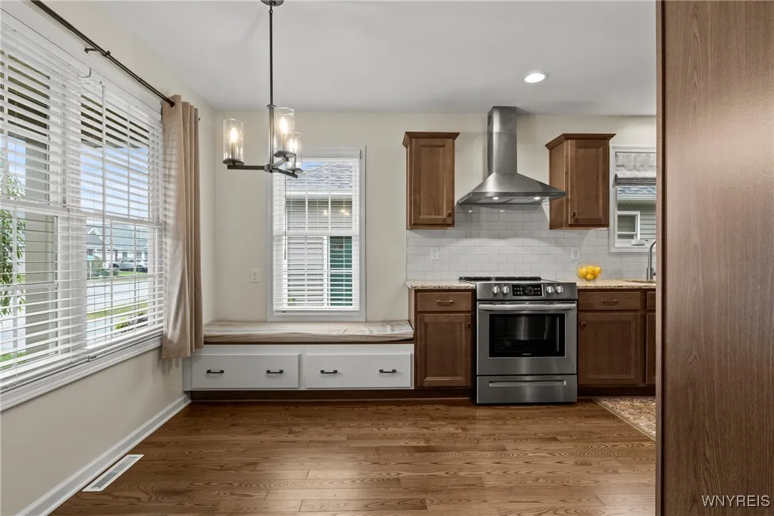 11 Henslow, Lancaster, New York 14086, Lancaster, New York 14086, 2 Bedrooms Bedrooms, 5 Rooms Rooms,2 BathroomsBathrooms,Residential,For Sale,11 Henslow, Lancaster, New York 14086,B1625426