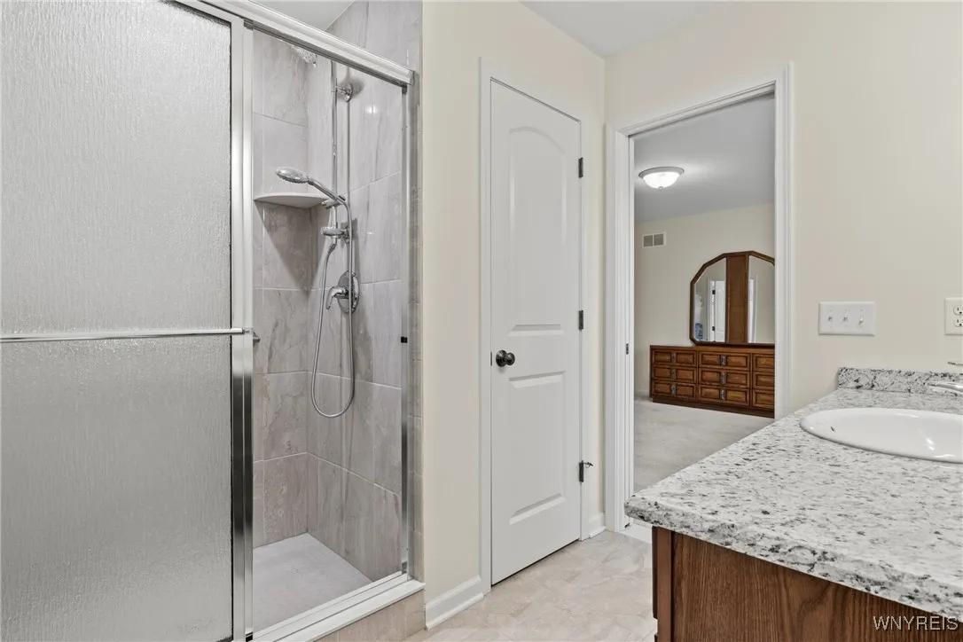 11 Henslow, Lancaster, New York 14086, Lancaster, New York 14086, 2 Bedrooms Bedrooms, 5 Rooms Rooms,2 BathroomsBathrooms,Residential,For Sale,11 Henslow, Lancaster, New York 14086,B1625426