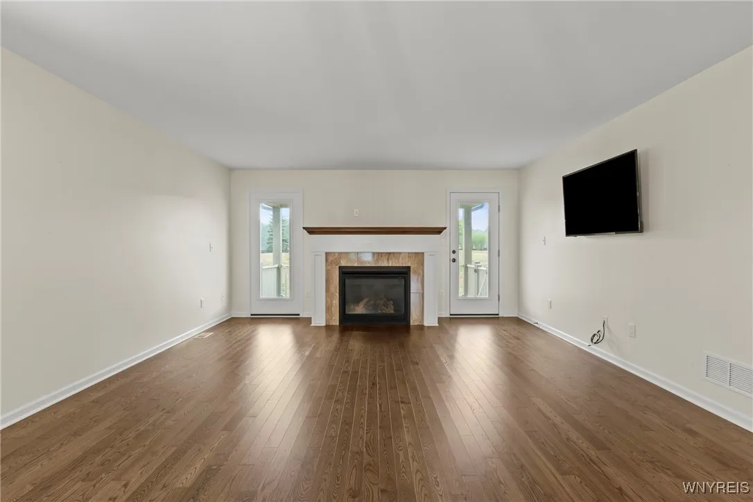 11 Henslow, Lancaster, New York 14086, Lancaster, New York 14086, 2 Bedrooms Bedrooms, 5 Rooms Rooms,2 BathroomsBathrooms,Residential,For Sale,11 Henslow, Lancaster, New York 14086,B1625426