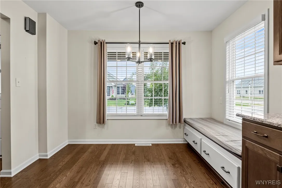11 Henslow, Lancaster, New York 14086, Lancaster, New York 14086, 2 Bedrooms Bedrooms, 5 Rooms Rooms,2 BathroomsBathrooms,Residential,For Sale,11 Henslow, Lancaster, New York 14086,B1625426