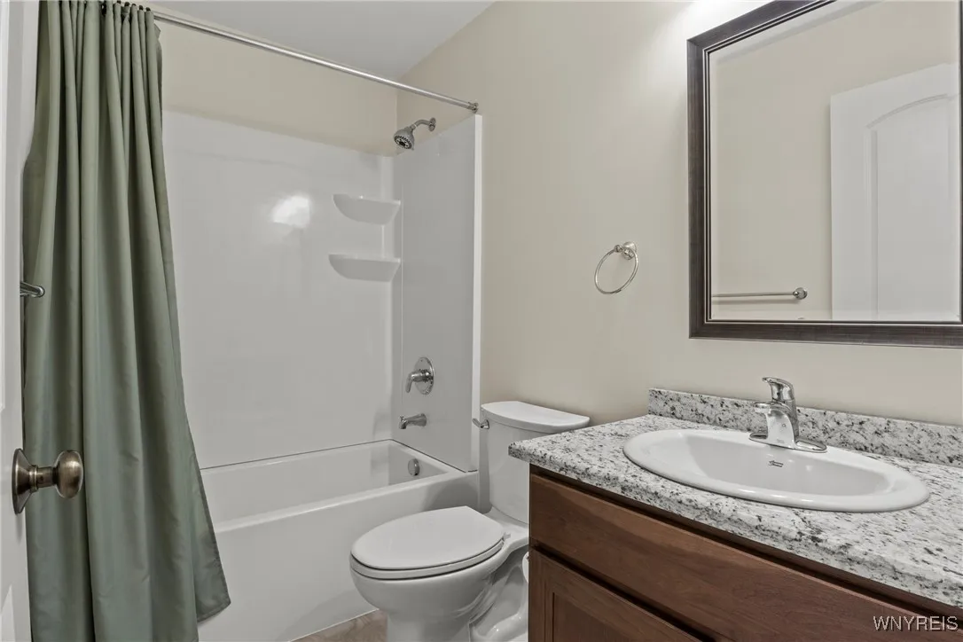 11 Henslow, Lancaster, New York 14086, Lancaster, New York 14086, 2 Bedrooms Bedrooms, 5 Rooms Rooms,2 BathroomsBathrooms,Residential,For Sale,11 Henslow, Lancaster, New York 14086,B1625426