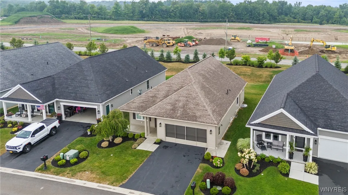 11 Henslow, Lancaster, New York 14086, Lancaster, New York 14086, 2 Bedrooms Bedrooms, 5 Rooms Rooms,2 BathroomsBathrooms,Residential,For Sale,11 Henslow, Lancaster, New York 14086,B1625426