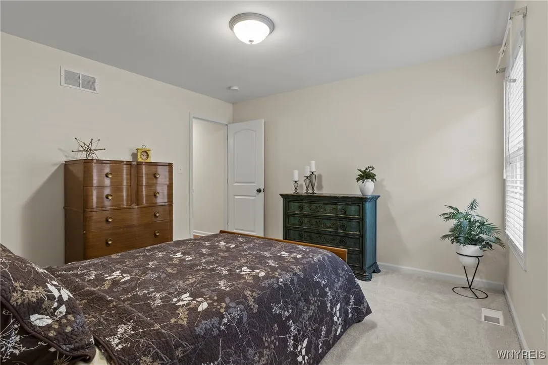 11 Henslow, Lancaster, New York 14086, Lancaster, New York 14086, 2 Bedrooms Bedrooms, 5 Rooms Rooms,2 BathroomsBathrooms,Residential,For Sale,11 Henslow, Lancaster, New York 14086,B1625426