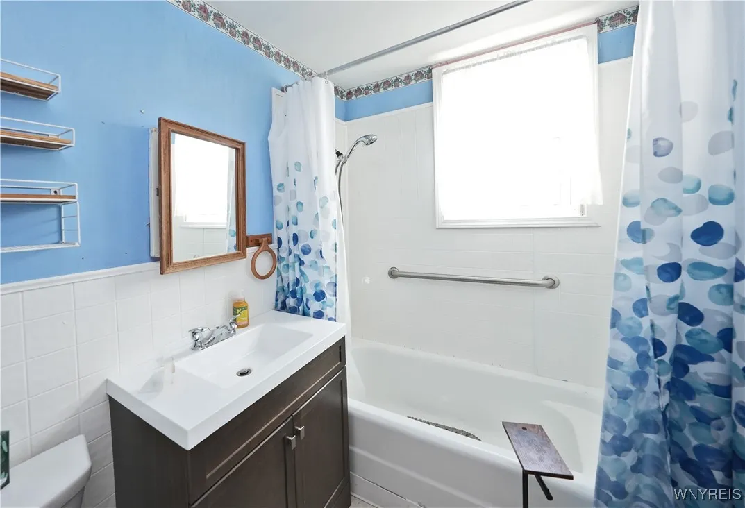 123 Unger Avenue, Buffalo, New York 14210, Buffalo, New York 14210, 3 Bedrooms Bedrooms, 6 Rooms Rooms,1 BathroomBathrooms,Residential,For Sale,123 Unger Avenue, Buffalo, New York 14210,B1627352