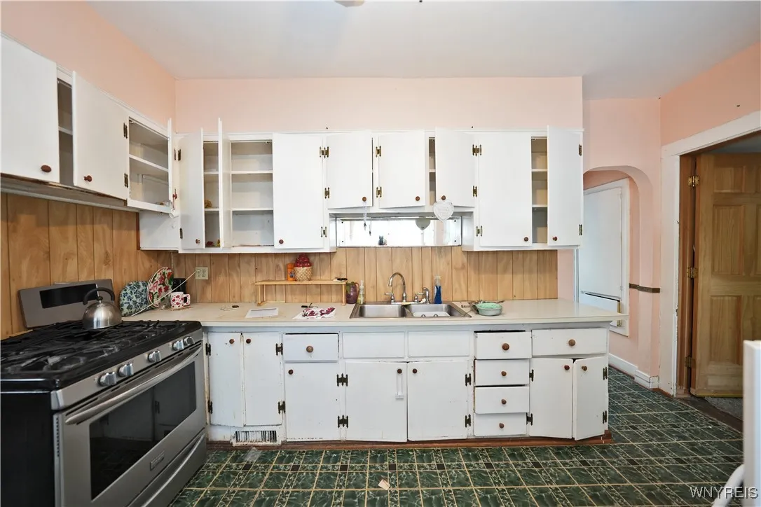 123 Unger Avenue, Buffalo, New York 14210, Buffalo, New York 14210, 3 Bedrooms Bedrooms, 6 Rooms Rooms,1 BathroomBathrooms,Residential,For Sale,123 Unger Avenue, Buffalo, New York 14210,B1627352