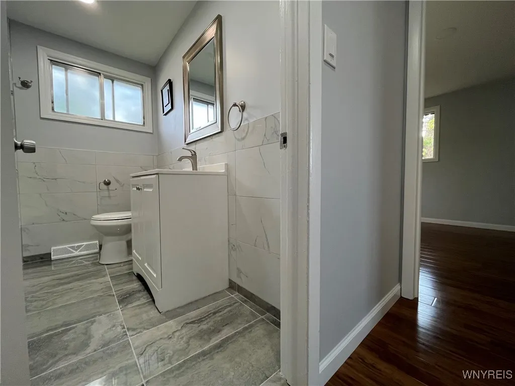 44 Fairelm Lane, Cheektowaga, New York 14227, Cheektowaga, New York 14227, 5 Bedrooms Bedrooms, ,2 BathroomsBathrooms,Residential,For Sale,44 Fairelm Lane, Cheektowaga, New York 14227,B1627444