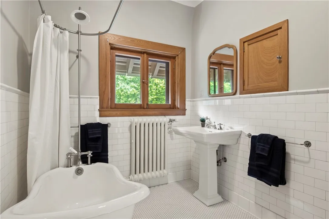 You'll find lovely bathrooms throughout the estate.
