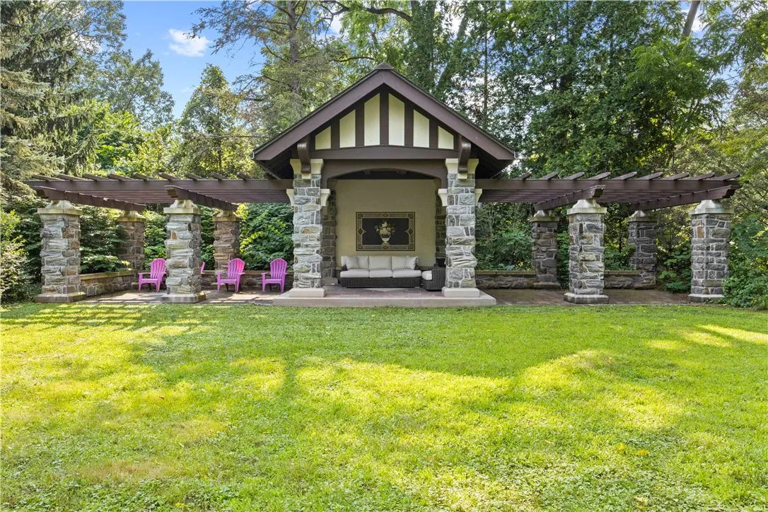 This striking columned structureis an inspiring place to host a lawn party, concert or poetry reading! The nearby land offers plenty of room to throw a ball, play bocci or croquet.
