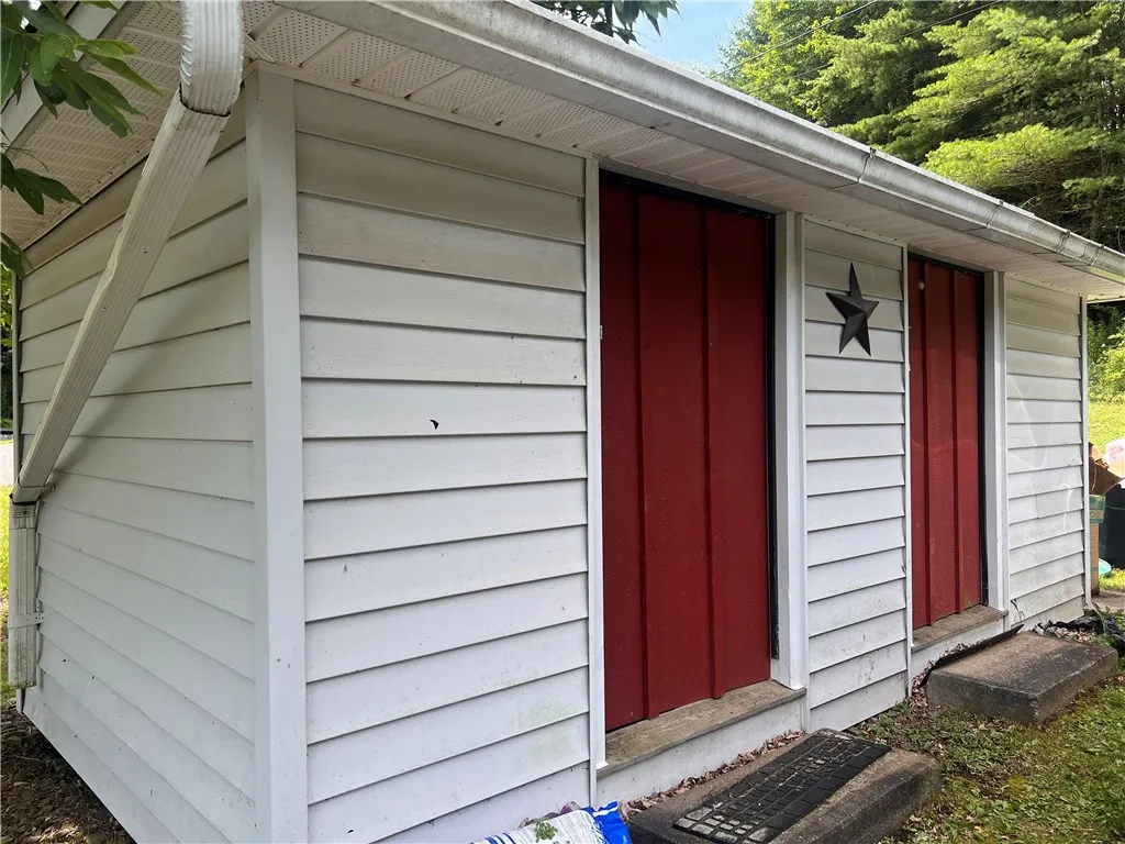 3881-3885 Charlotte Creek Road 3881, Davenport, Ne, Davenport, New York 13750, 11 Bedrooms Bedrooms, 18 Rooms Rooms,6 BathroomsBathrooms,Residential,For Sale,3881-3885 Charlotte Creek Road 3881, Davenport, Ne,R1627468