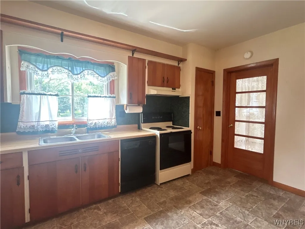 76 Georges Drive, Attica, New York 14011, Attica, New York 14011, 2 Bedrooms Bedrooms, 6 Rooms Rooms,1 BathroomBathrooms,Residential,For Sale,76 Georges Drive, Attica, New York 14011,B1627424