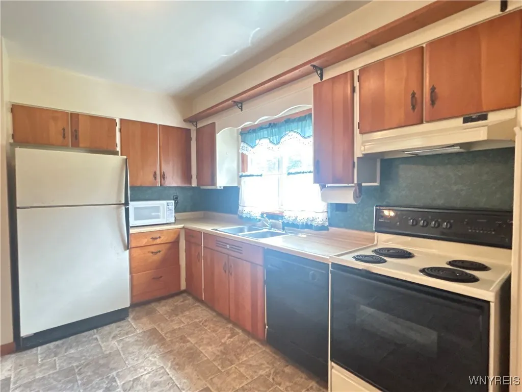 76 Georges Drive, Attica, New York 14011, Attica, New York 14011, 2 Bedrooms Bedrooms, 6 Rooms Rooms,1 BathroomBathrooms,Residential,For Sale,76 Georges Drive, Attica, New York 14011,B1627424
