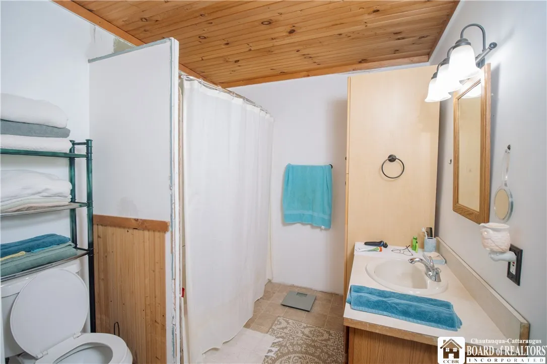 4545 Webster Road, Pomfret, New York 14063, Pomfret, New York 14063, 4 Bedrooms Bedrooms, 9 Rooms Rooms,2 BathroomsBathrooms,Residential,For Sale,4545 Webster Road, Pomfret, New York 14063,R1627463