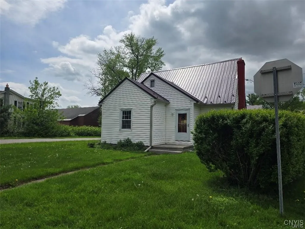 343 North Peterboro Street, Lenox, New York 13032, Lenox, New York 13032, 3 Bedrooms Bedrooms, 7 Rooms Rooms,1 BathroomBathrooms,Residential,For Sale,343 North Peterboro Street, Lenox, New York 13032,S1626900