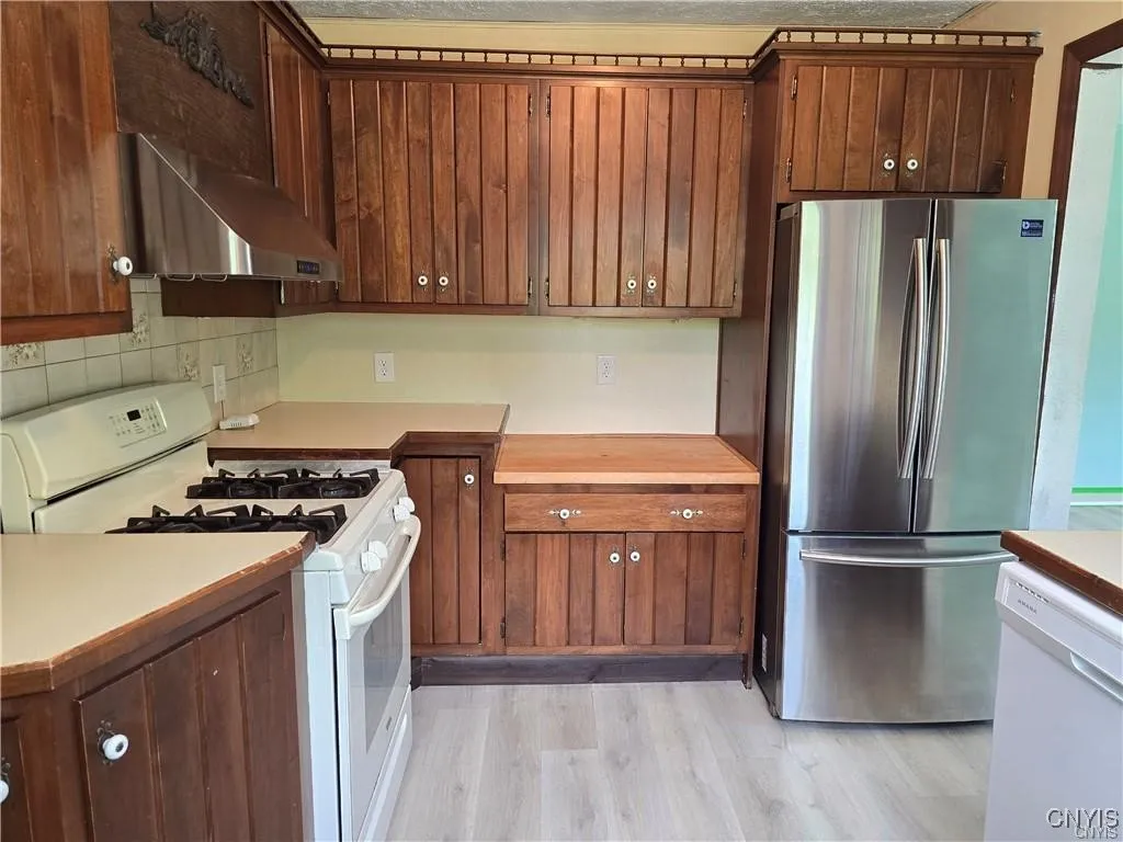343 North Peterboro Street, Lenox, New York 13032, Lenox, New York 13032, 3 Bedrooms Bedrooms, 7 Rooms Rooms,1 BathroomBathrooms,Residential,For Sale,343 North Peterboro Street, Lenox, New York 13032,S1626900