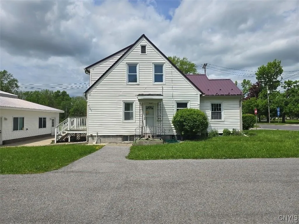 343 North Peterboro Street, Lenox, New York 13032, Lenox, New York 13032, 3 Bedrooms Bedrooms, 7 Rooms Rooms,1 BathroomBathrooms,Residential,For Sale,343 North Peterboro Street, Lenox, New York 13032,S1626900