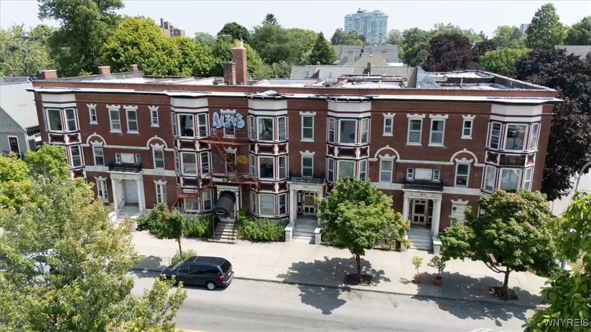 597-605 Elmwood Avenue, Buffalo, New York 14222, Buffalo, New York 14222, 33 Bedrooms Bedrooms, ,Multi Family,For Sale,597-605 Elmwood Avenue, Buffalo, New York 14222,B1624971