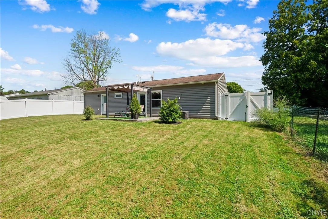 1216 Crestview Avenue, Utica, New York 13502, Utica, New York 13502, 2 Bedrooms Bedrooms, 5 Rooms Rooms,1 BathroomBathrooms,Residential,For Sale,1216 Crestview Avenue, Utica, New York 13502,S1625853