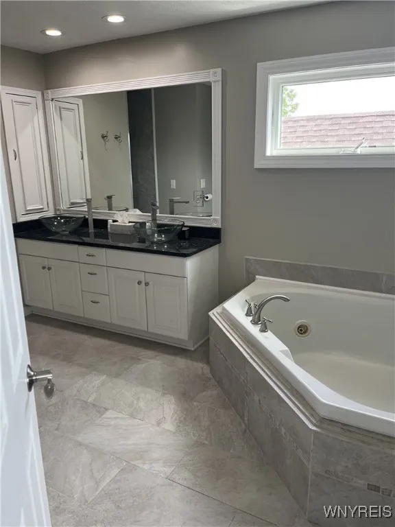 2 Shannon Crescent, Ogden, New York 14559, Ogden, New York 14559, 3 Bedrooms Bedrooms, 12 Rooms Rooms,3 BathroomsBathrooms,Residential,For Sale,2 Shannon Crescent, Ogden, New York 14559,B1626814
