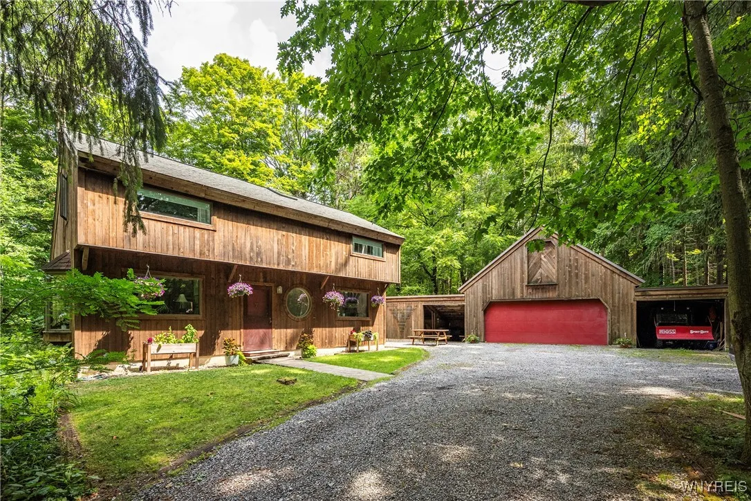 2054 Center St Street, Aurora, New York 14052, Aurora, New York 14052, 3 Bedrooms Bedrooms, 9 Rooms Rooms,2 BathroomsBathrooms,Residential,Closed,2054 Center St Street, Aurora, New York 14052,0,B1626284