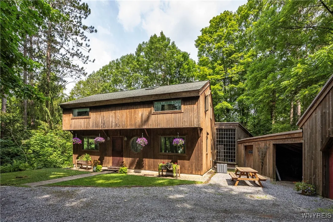 2054 Center St Street, Aurora, New York 14052, Aurora, New York 14052, 3 Bedrooms Bedrooms, 9 Rooms Rooms,2 BathroomsBathrooms,Residential,Closed,2054 Center St Street, Aurora, New York 14052,0,B1626284