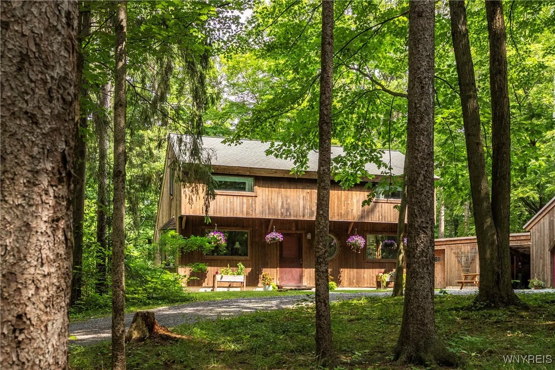 2054 Center St Street, Aurora, New York 14052, Aurora, New York 14052, 3 Bedrooms Bedrooms, 9 Rooms Rooms,2 BathroomsBathrooms,Residential,Closed,2054 Center St Street, Aurora, New York 14052,0,B1626284