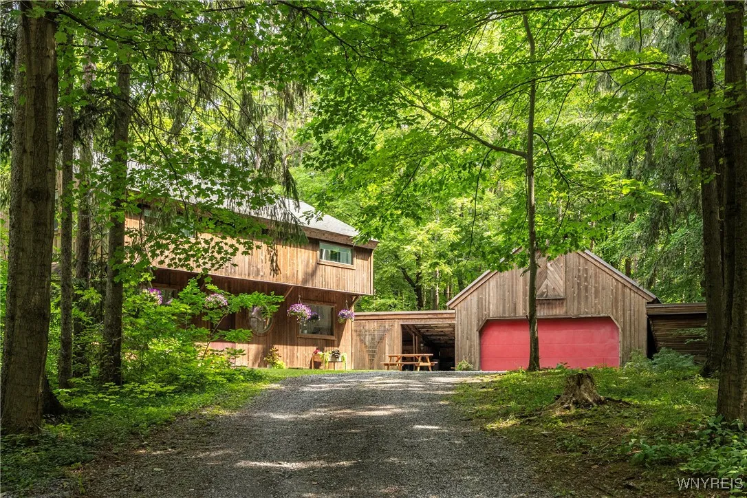 2054 Center St Street, Aurora, New York 14052, Aurora, New York 14052, 3 Bedrooms Bedrooms, 9 Rooms Rooms,2 BathroomsBathrooms,Residential,Closed,2054 Center St Street, Aurora, New York 14052,0,B1626284