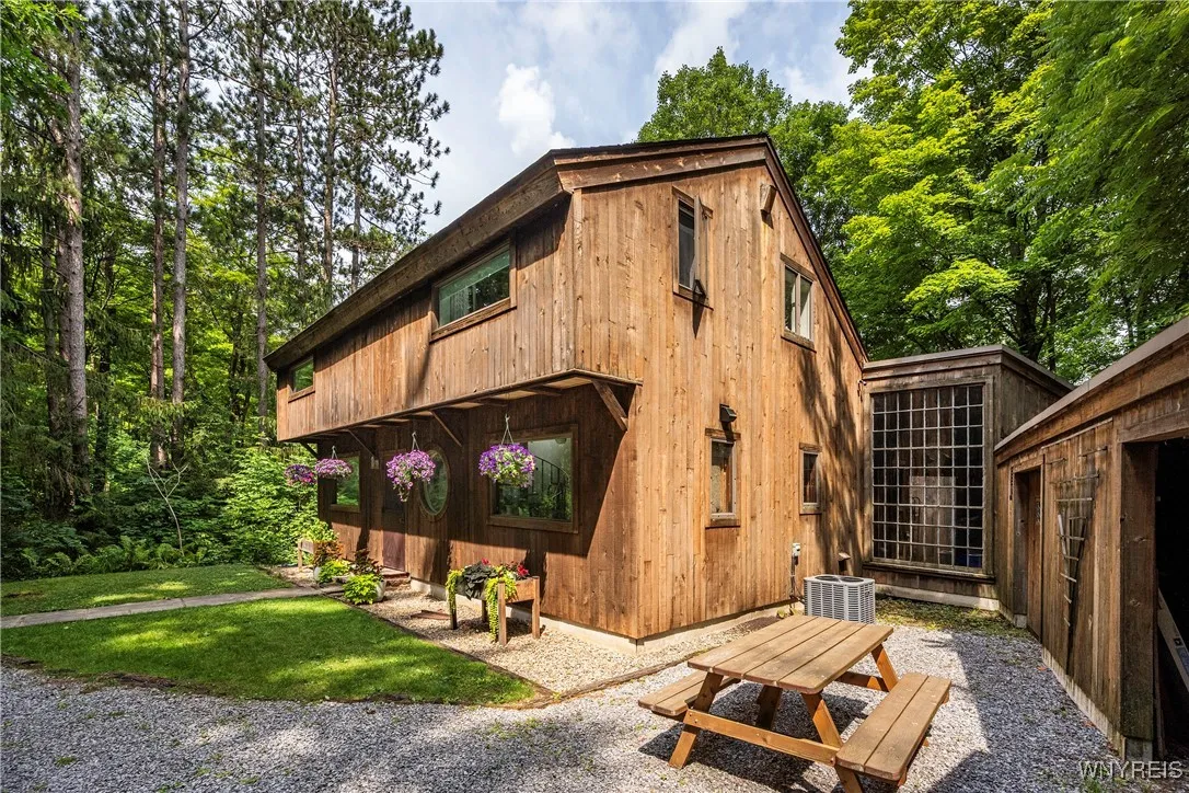 2054 Center St Street, Aurora, New York 14052, Aurora, New York 14052, 3 Bedrooms Bedrooms, 9 Rooms Rooms,2 BathroomsBathrooms,Residential,Closed,2054 Center St Street, Aurora, New York 14052,0,B1626284