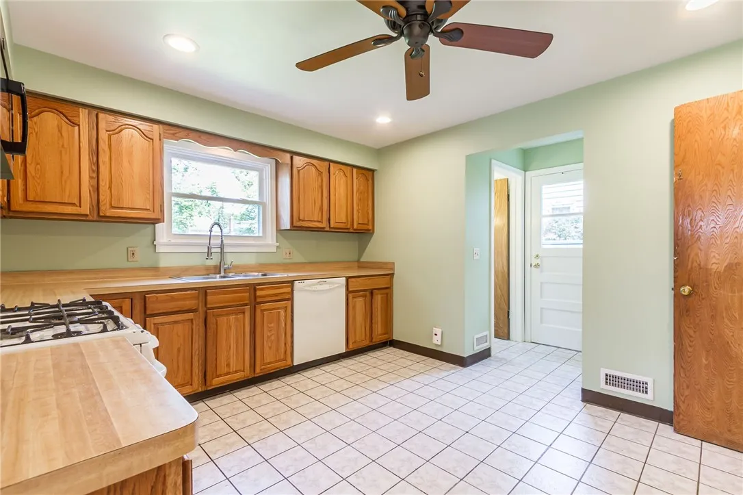 229 Sylvan Road, Brighton, New York 14618, Brighton, New York 14618, 3 Bedrooms Bedrooms, 11 Rooms Rooms,2 BathroomsBathrooms,Residential,For Sale,229 Sylvan Road, Brighton, New York 14618,0,R1627504