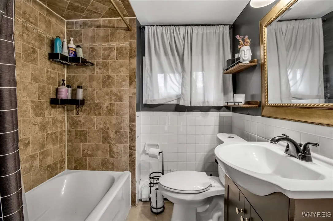 174 Pine Street, North Tonawanda, New York 14120, North Tonawanda, New York 14120, 3 Bedrooms Bedrooms, 6 Rooms Rooms,1 BathroomBathrooms,Residential,For Sale,174 Pine Street, North Tonawanda, New York 14120,B1627477