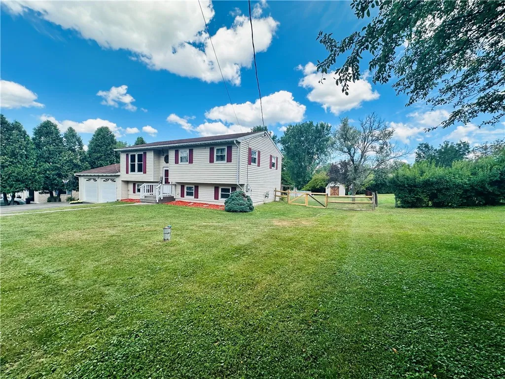 888 Harris Hill Road, Big Flats, New York 14903, Big Flats, New York 14903, 4 Bedrooms Bedrooms, 10 Rooms Rooms,2 BathroomsBathrooms,Residential,Closed,888 Harris Hill Road, Big Flats, New York 14903,0,R1625444