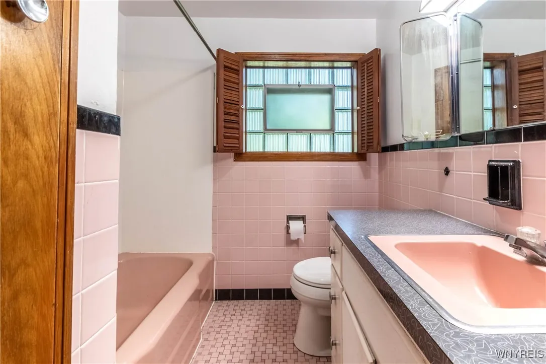 49 Bielak Road, Orchard Park, New York 14127, Orchard Park, New York 14127, 4 Bedrooms Bedrooms, 9 Rooms Rooms,2 BathroomsBathrooms,Residential,For Sale,49 Bielak Road, Orchard Park, New York 14127,B1627529