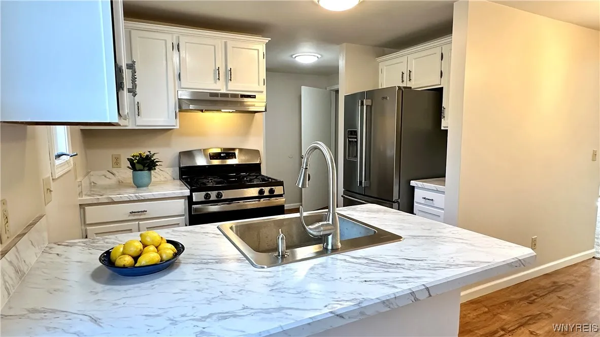 Beautiful kitchen w/ new countertops!
