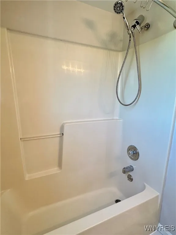 2nd full bath tub/shower