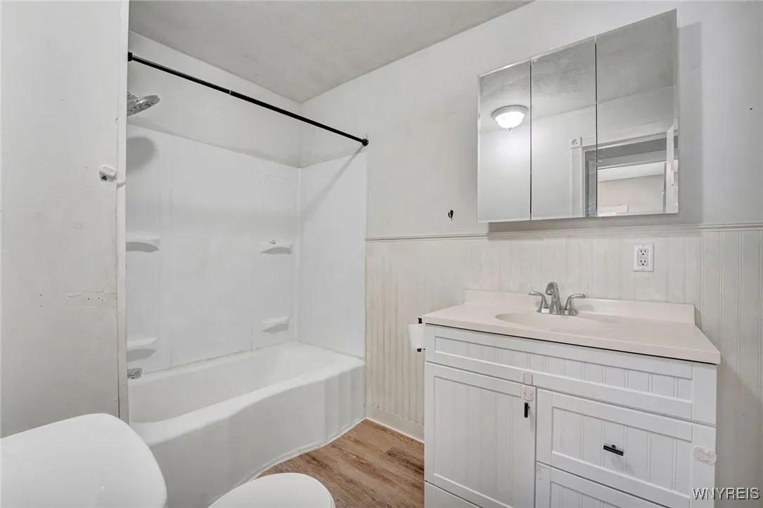 4111 Burke Parkway, Hamburg, New York 14219, Hamburg, New York 14219, 3 Bedrooms Bedrooms, 5 Rooms Rooms,1 BathroomBathrooms,Residential,For Sale,4111 Burke Parkway, Hamburg, New York 14219,B1625560