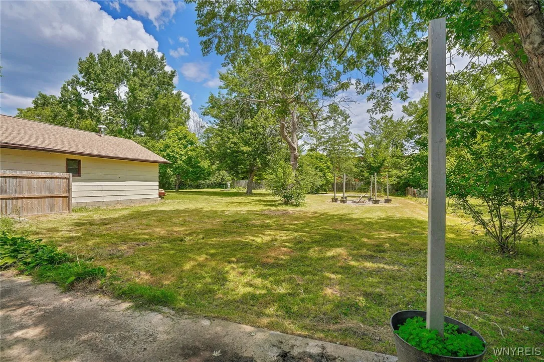 4111 Burke Parkway, Hamburg, New York 14219, Hamburg, New York 14219, 3 Bedrooms Bedrooms, 5 Rooms Rooms,1 BathroomBathrooms,Residential,For Sale,4111 Burke Parkway, Hamburg, New York 14219,B1625560