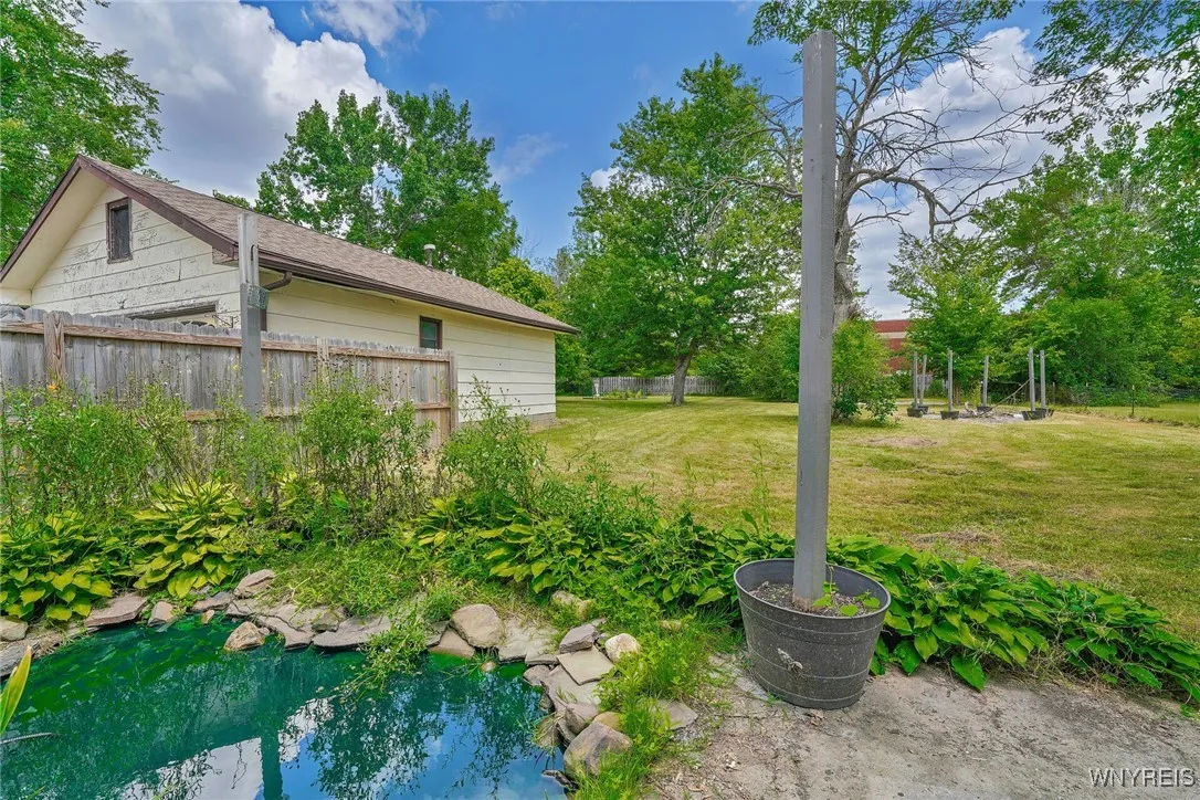 4111 Burke Parkway, Hamburg, New York 14219, Hamburg, New York 14219, 3 Bedrooms Bedrooms, 5 Rooms Rooms,1 BathroomBathrooms,Residential,For Sale,4111 Burke Parkway, Hamburg, New York 14219,B1625560