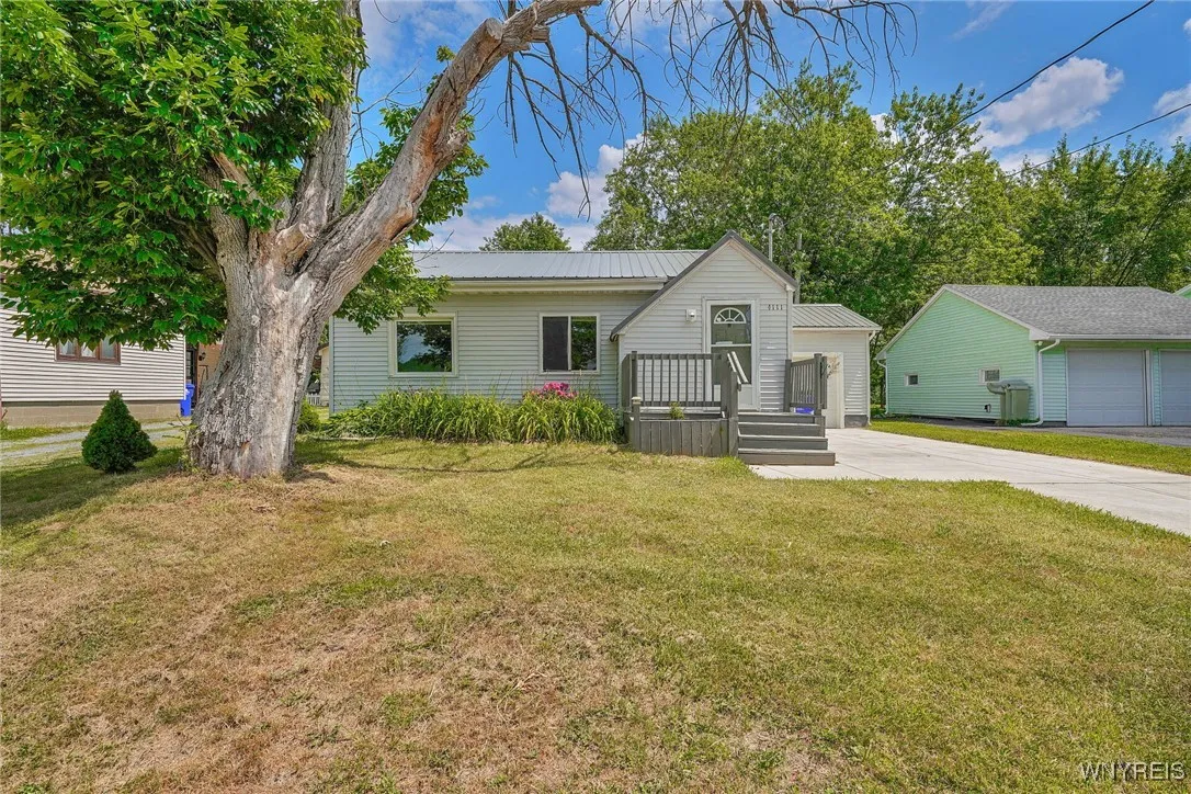 4111 Burke Parkway, Hamburg, New York 14219, Hamburg, New York 14219, 3 Bedrooms Bedrooms, 5 Rooms Rooms,1 BathroomBathrooms,Residential,For Sale,4111 Burke Parkway, Hamburg, New York 14219,B1625560