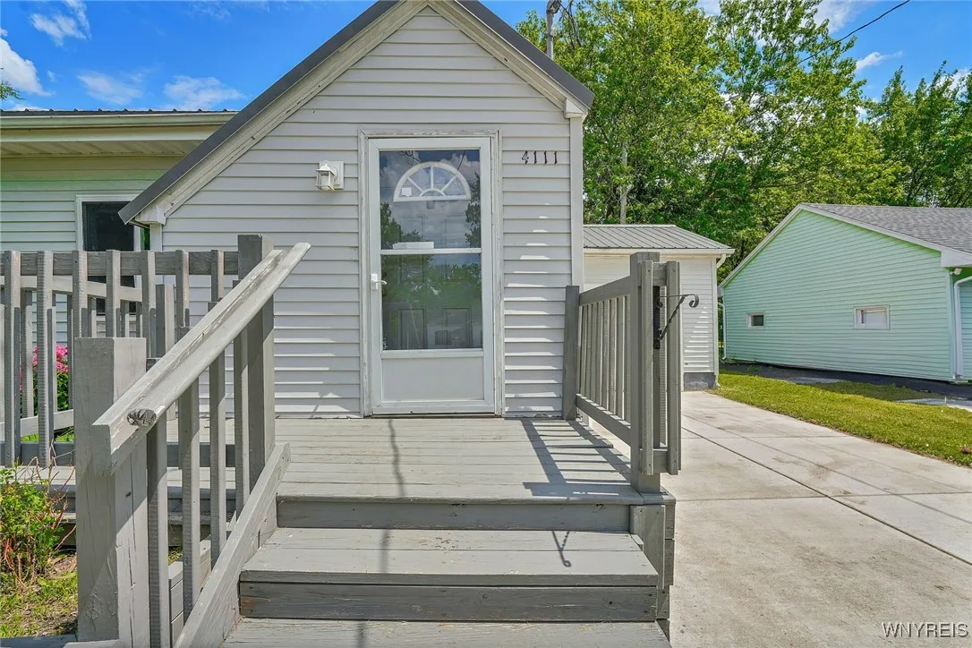 4111 Burke Parkway, Hamburg, New York 14219, Hamburg, New York 14219, 3 Bedrooms Bedrooms, 5 Rooms Rooms,1 BathroomBathrooms,Residential,For Sale,4111 Burke Parkway, Hamburg, New York 14219,B1625560
