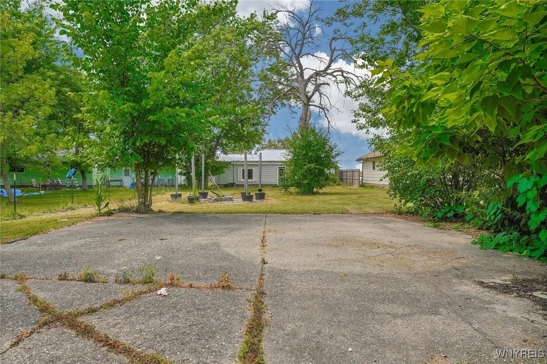 4111 Burke Parkway, Hamburg, New York 14219, Hamburg, New York 14219, 3 Bedrooms Bedrooms, 5 Rooms Rooms,1 BathroomBathrooms,Residential,For Sale,4111 Burke Parkway, Hamburg, New York 14219,B1625560
