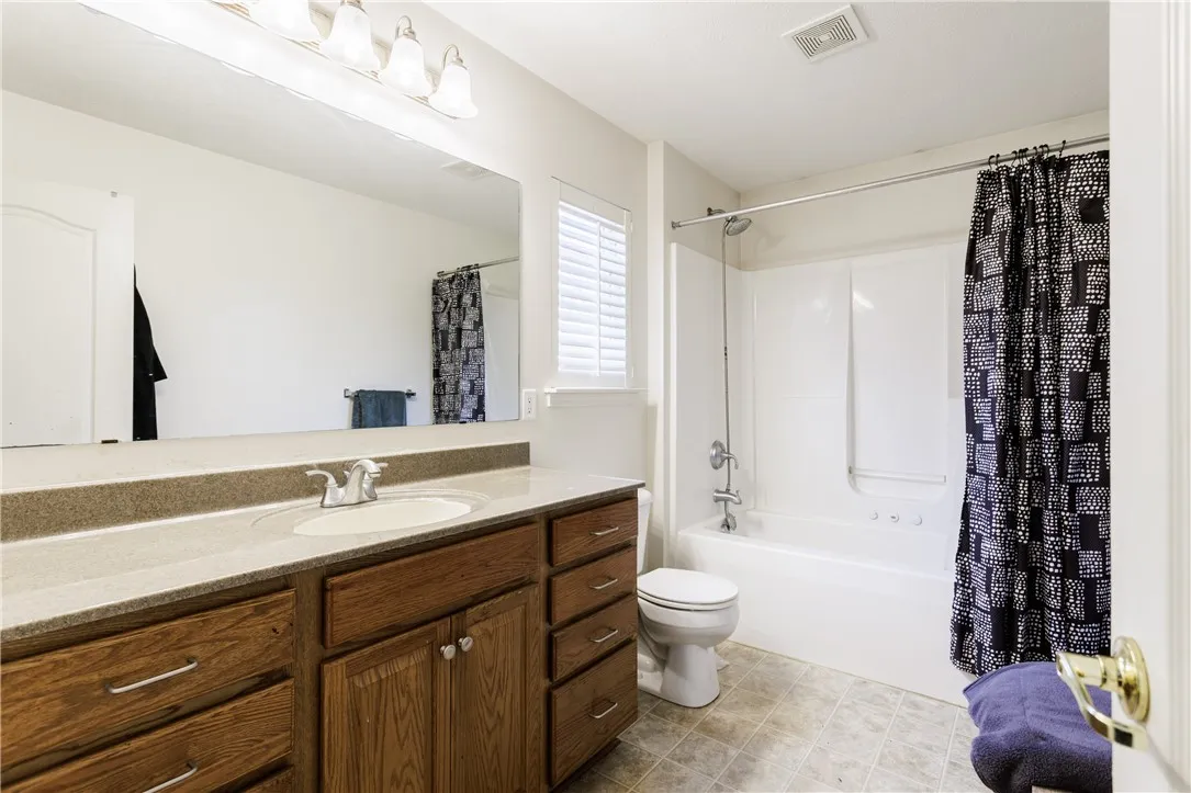 203 Westcombe Park, Henrietta, New York 14586, Henrietta, New York 14586, 3 Bedrooms Bedrooms, 7 Rooms Rooms,3 BathroomsBathrooms,Residential,For Sale,203 Westcombe Park, Henrietta, New York 14586,R1627322