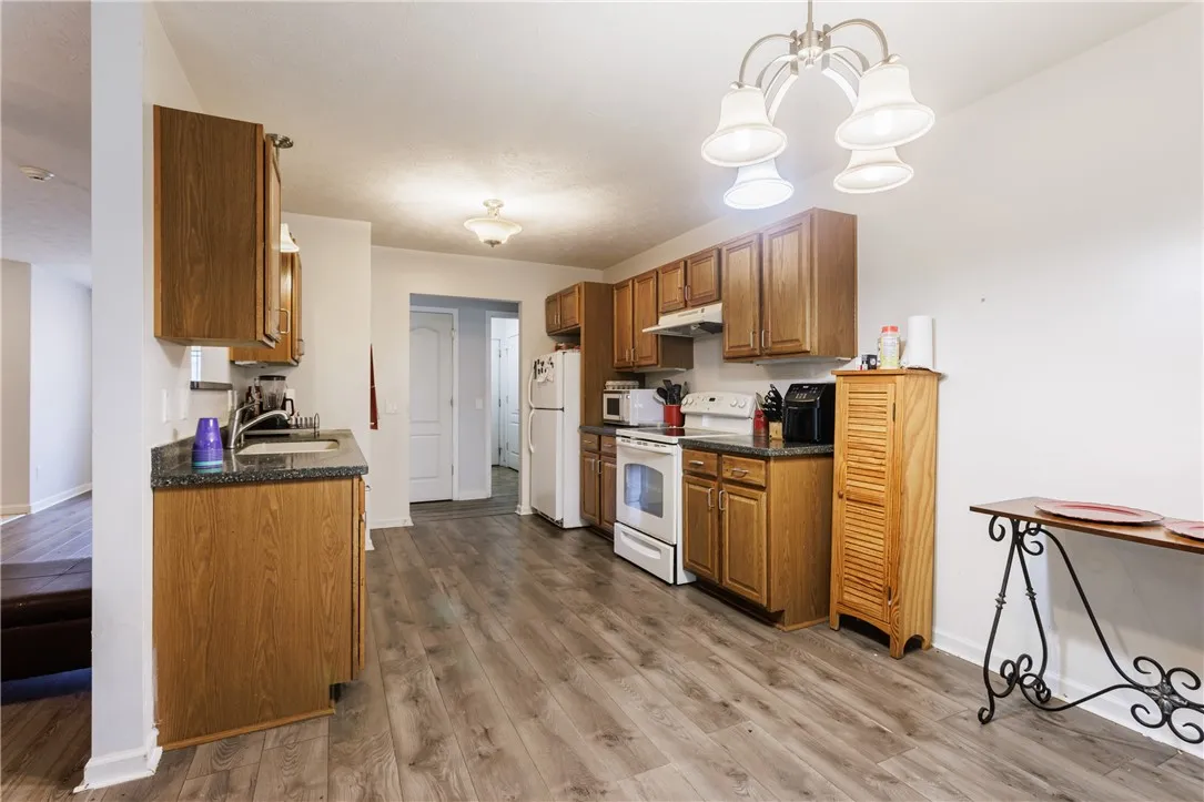 203 Westcombe Park, Henrietta, New York 14586, Henrietta, New York 14586, 3 Bedrooms Bedrooms, 7 Rooms Rooms,3 BathroomsBathrooms,Residential,For Sale,203 Westcombe Park, Henrietta, New York 14586,R1627322